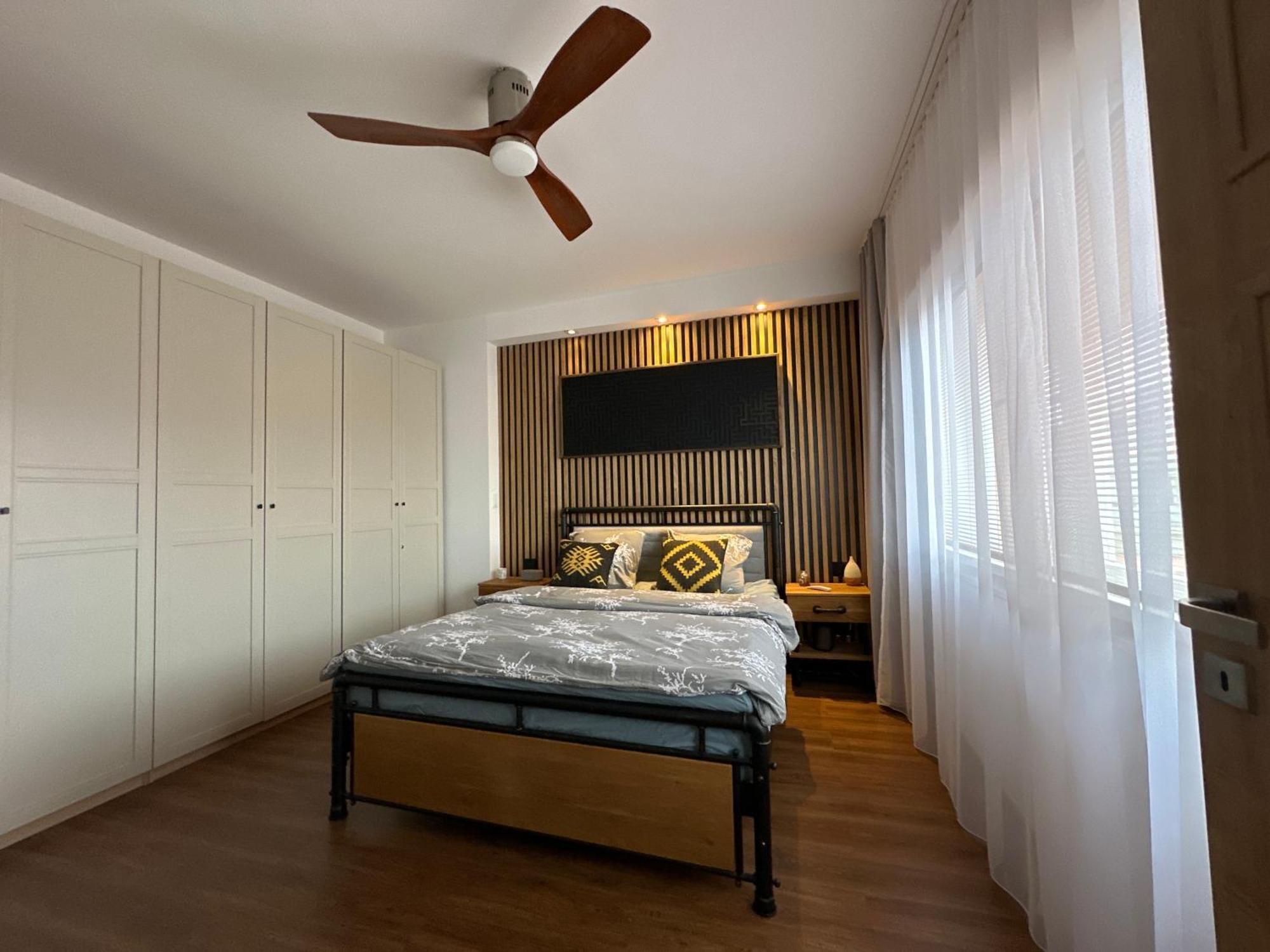 Andel Apartment With Terrace Прага Экстерьер фото